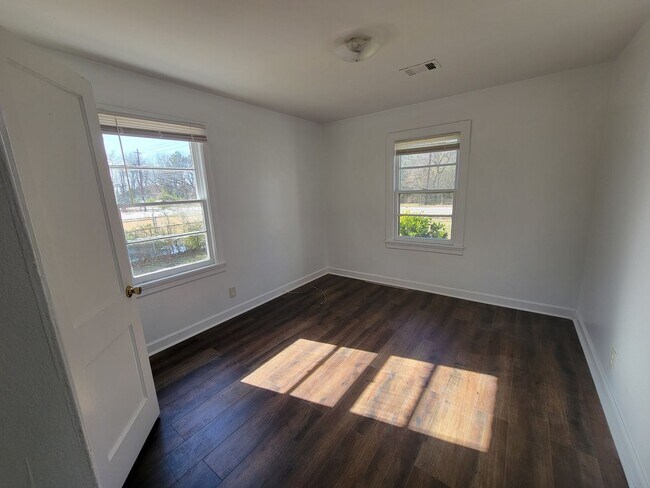 604 1/2 Morris Rd.