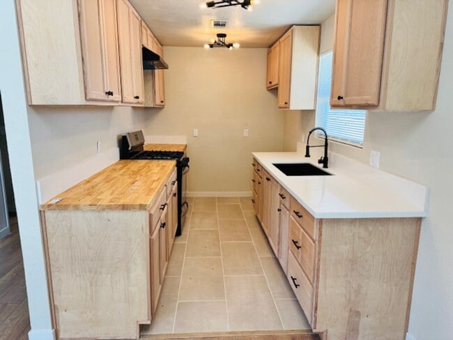 Photo - Gorgeous Remodeled 4+2 - $3100
