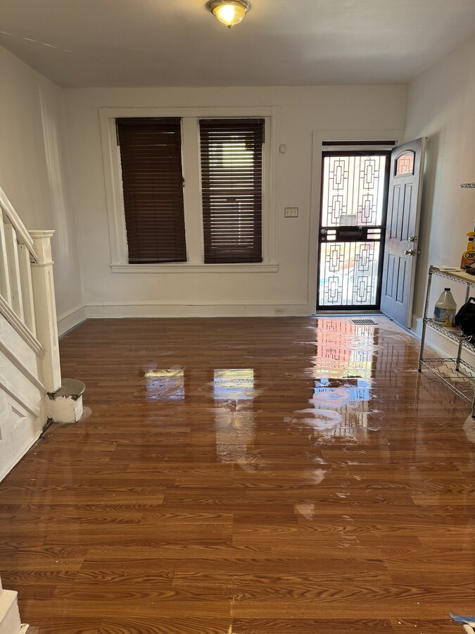 Spacious living room - 1864 E Atlantic St Townhome