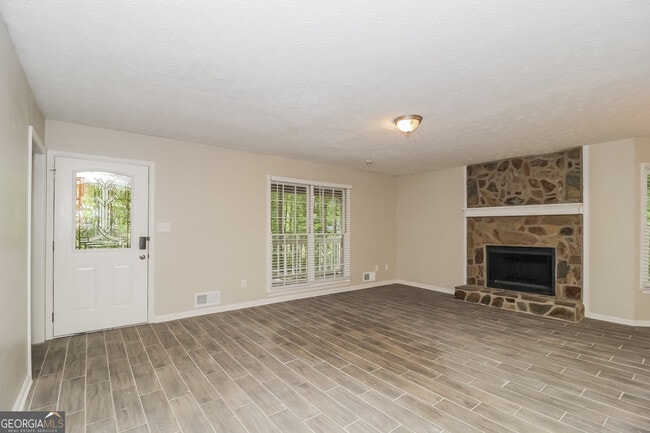 Photo - 345 Justin Dr