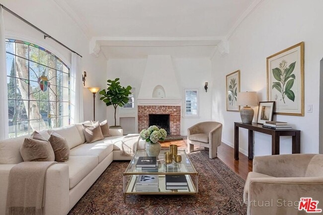 Building Photo - 144 S La Peer Dr