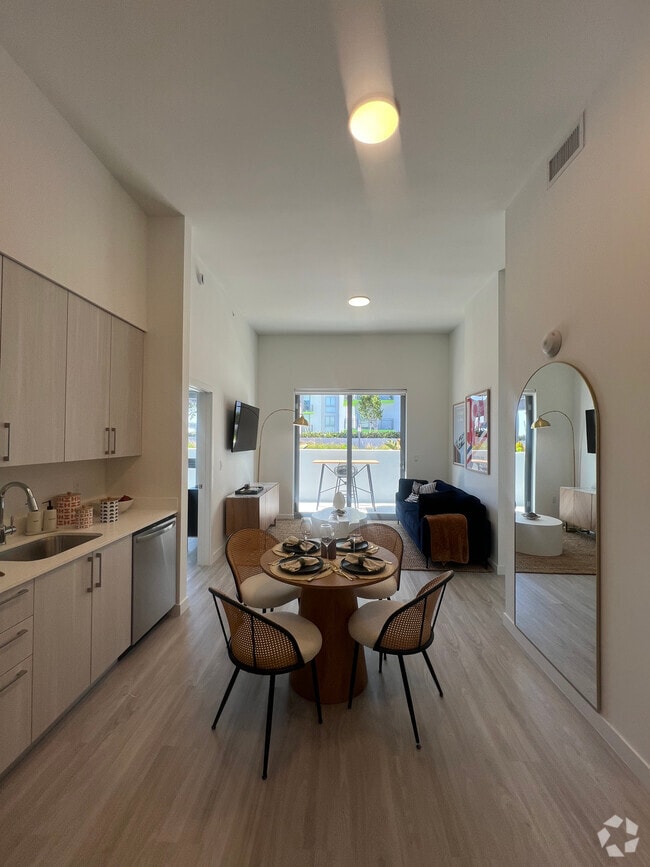 Building Photo - 1337 NW 32nd St Unit C2 Rental