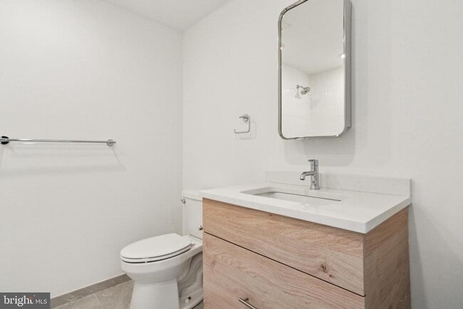Building Photo - 922 N Broad St Unit STUDIO - 3RD FL Rental