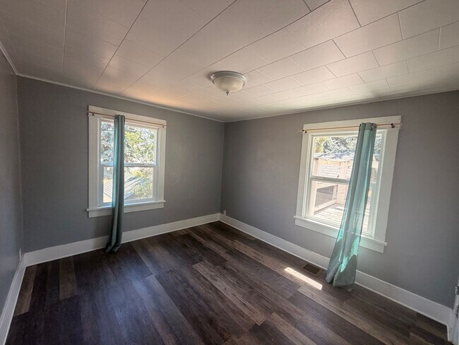 Photo - 1335 Crescent Ave