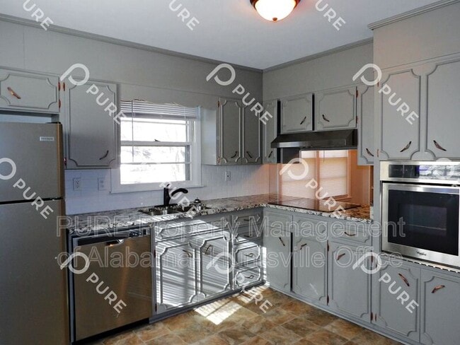 Photo - 1003 Heard Ct SE