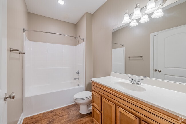 1BR, 1BA - The Cherry Blossom - 740SF - Bathroom