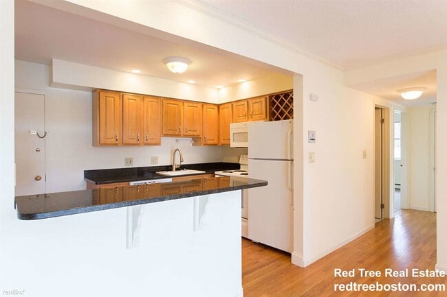 Photo - 320 Hammond Pond Pkwy Unit 501