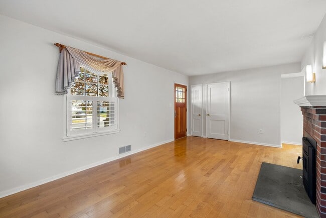 Photo - 3 Bed 3 Bath - Kensington Craftsman - Move...