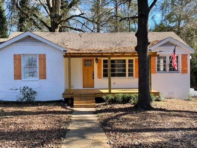 Building Photo - Charming 2BR Home Near Downtown Auburn & Auburn University