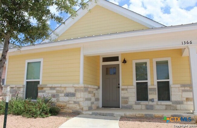 Photo - 1366 Hanz Dr