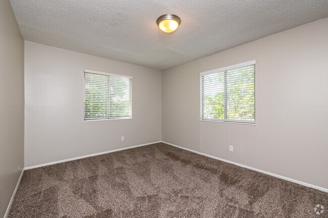 2BR, 1BA - 885 SF/Renovated