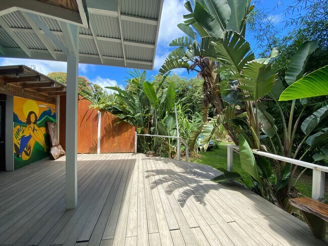 Photo - Studio Yurt with huge partially covered la...