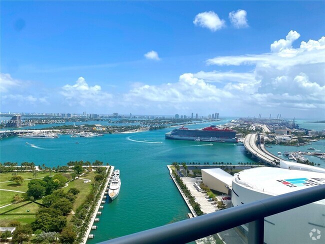 Building Photo - 888 Biscayne Blvd Unit 3210 Rental