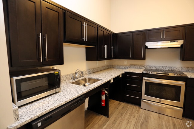Linden Hill Station Apartments and Townhomes