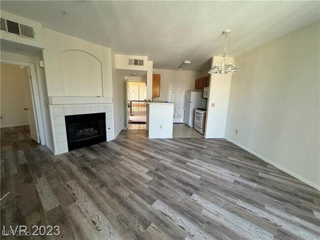 Photo - 7155 S Durango Dr Unidad 304