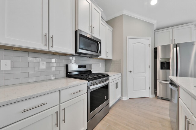 Photo - 589 Glasgow Dr