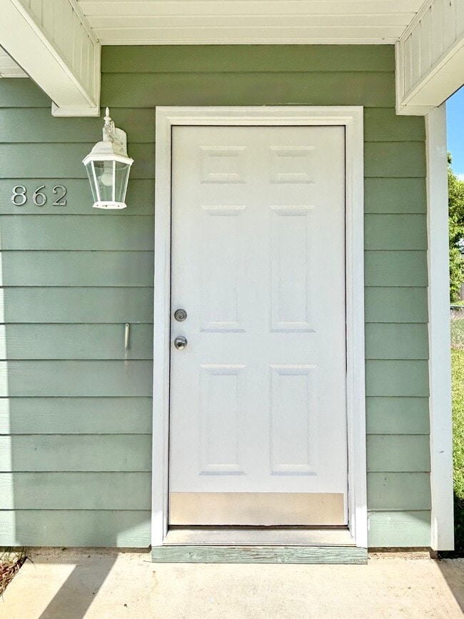 Photo - 862 West St