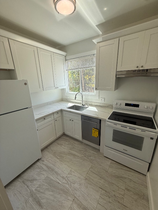 Photo - 1700 Le Roy Ave Unit 13