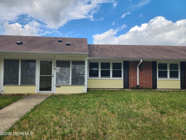 Building Photo - 341B Canterbury Ct