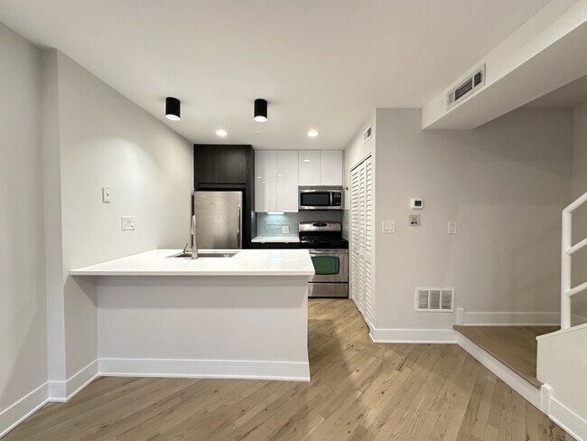 Photo - 853 W Grace St Unit 102D