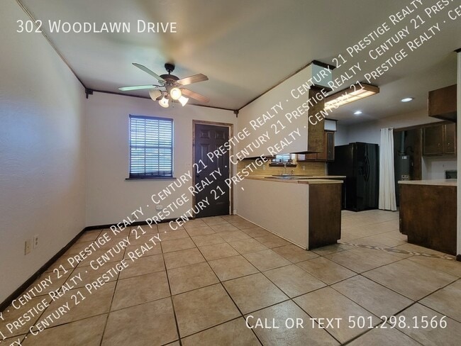 Photo - 302 Woodlawn Dr