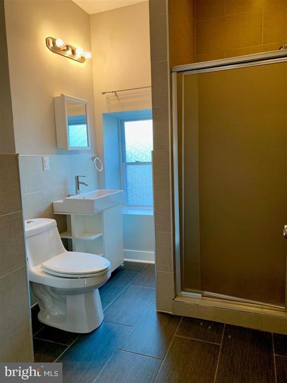 Building Photo - 723 Sansom St Unit 4B