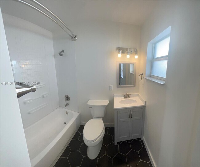 Photo - 1015 SW 4th Ave Unidad B