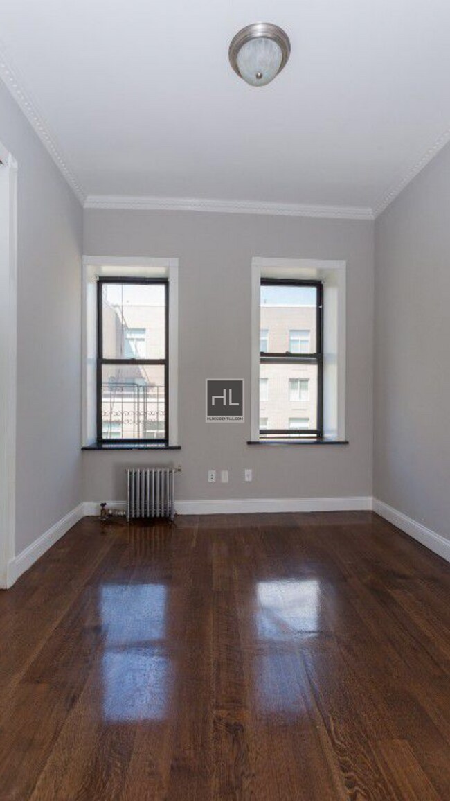 Photo - E 100TH ST. Unidad 3B