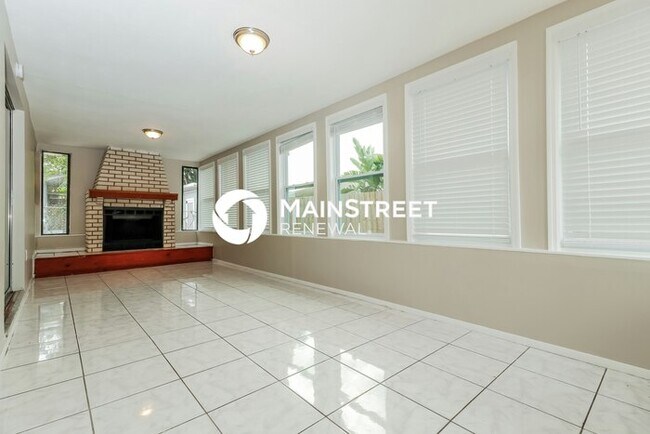 4 Bedroom Pet-Friendly Home in Tarpon Springs, FL with Main Street Renewal
