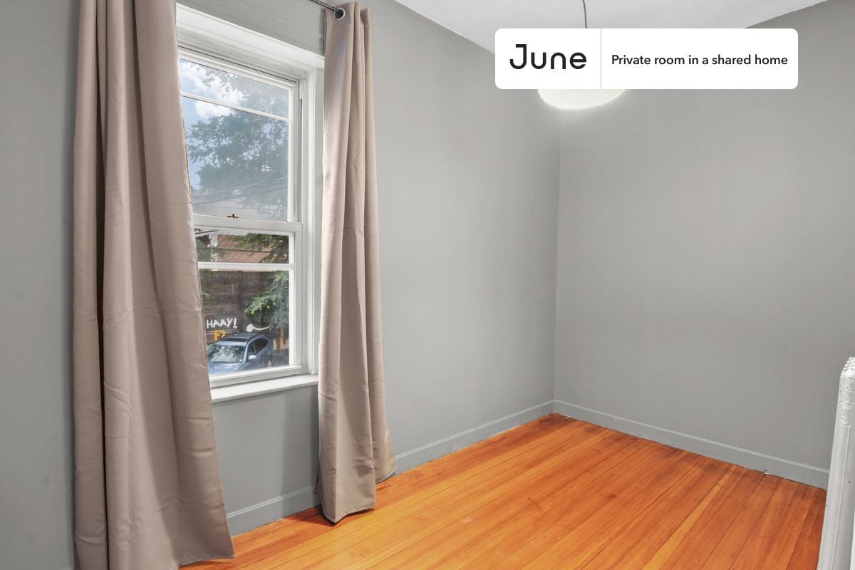 Private bedroom in 3 bed/1 bath Home - Private bedroom in 3 bed/1 bath Home