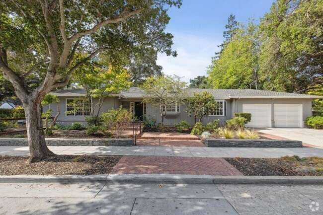 Building Photo - Charming 3-Bedroom Home in desirable Old P...