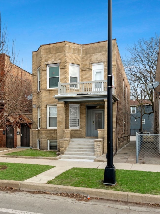 Photo - 738 E Marquette Rd