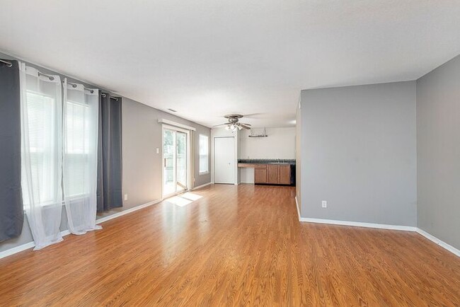 Great 3 Bedroom, 2 1/2 Bath Home in Cameron Meadows Subdivision!