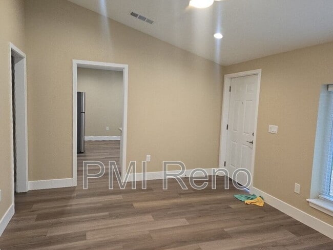 Photo - 450 Tracy Ln