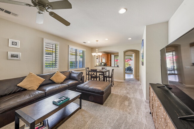 80528 Avenida Camarillo