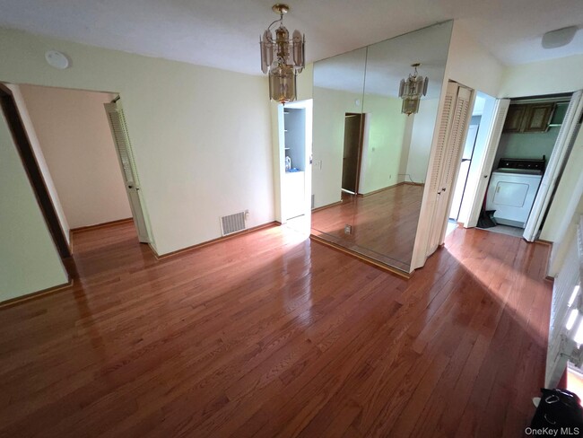 Photo - 285 Village Ct