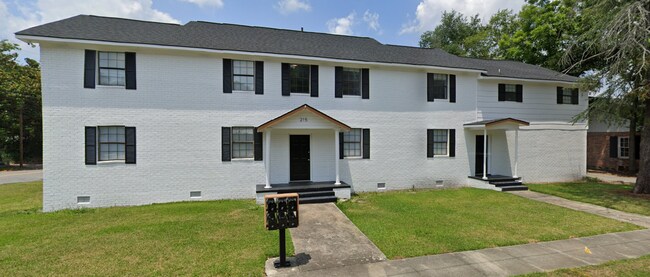 Photo - 215 S College St Apartments