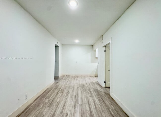 Building Photo - 2025 Bay Dr Unit 8 Rental