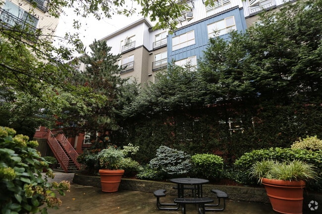 Promenade at the Park Apartment Homes