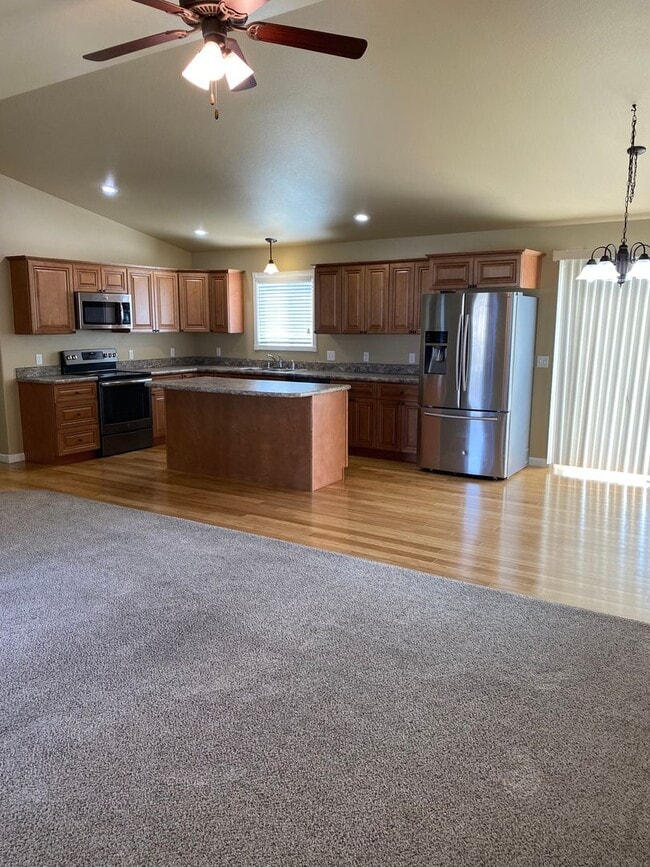 Photo - 3 Bedroom House with a 2 Garage in Heights