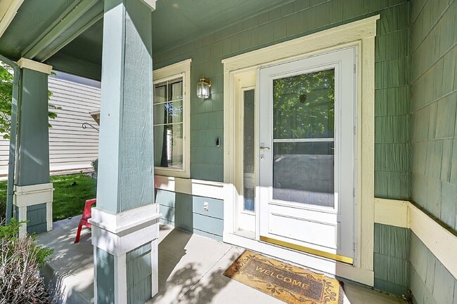 Photo - $1,995 - 4 Bed,2.5 Bathroom Home in Colorado Springs with in Unit Laundry and Fenced in yard!