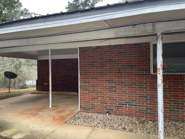 Building Photo - Spacious Duplex located off of South Milledge Avenue! Available soon!