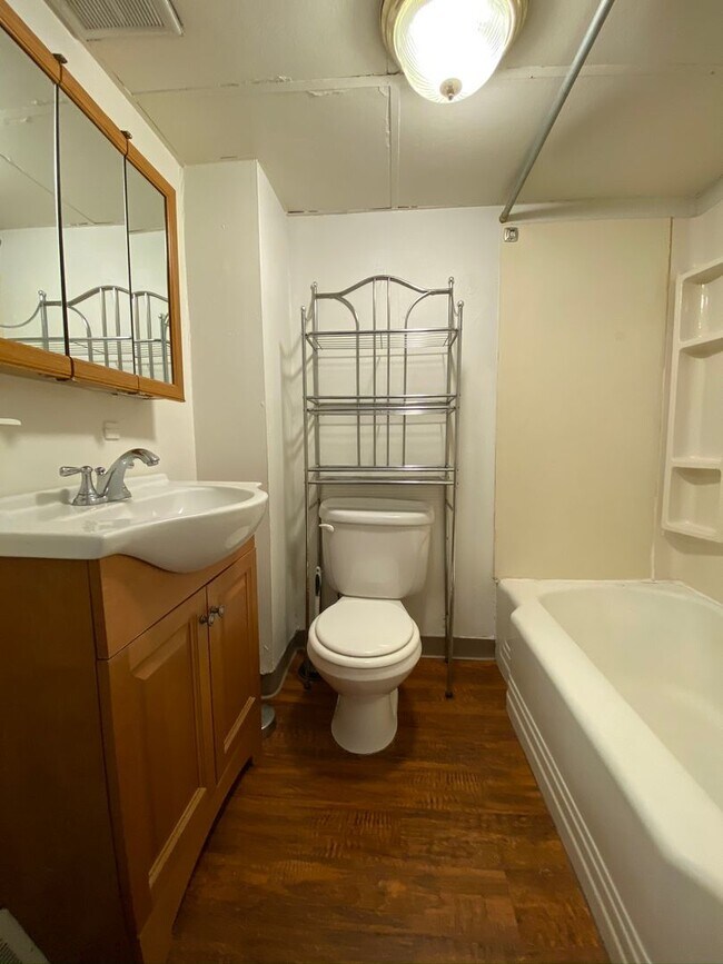 Photo - One Bedroom in Oakland! Great Location & H... Unidad 32901