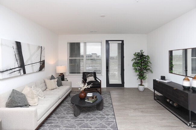 1BR, 1BA - 826 SF