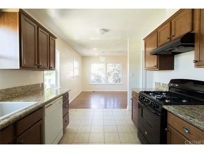 Photo - 17058 Kingsbury St