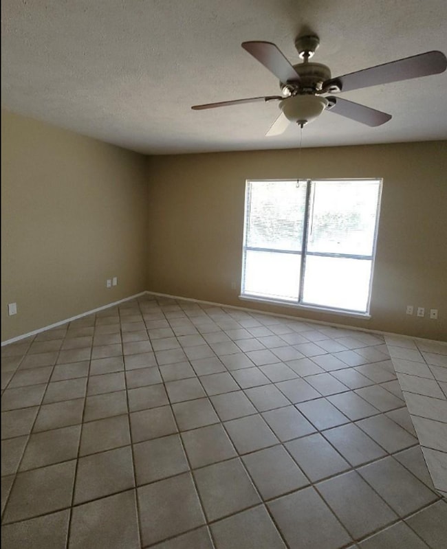 Photo - 3 Bedr/ 2 bath Beautiful Home in Hockley, TX - A Tranquil Country Retreat with Modern Convenience