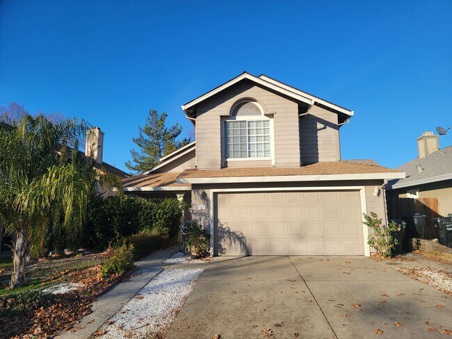 Adorable 2 story 3 bedroom 2.5 bath - Adorable 2 story 3 bedroom 2.5 bath House