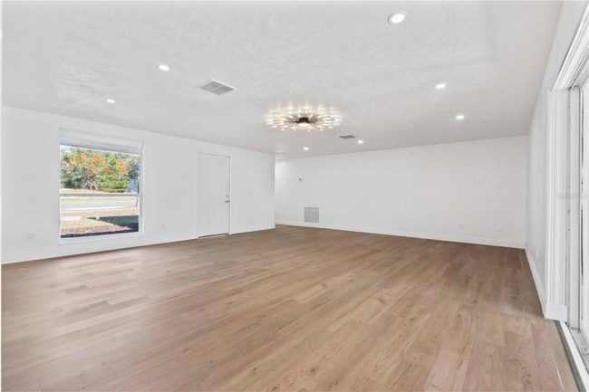 Photo - 10072 Northcliffe Blvd