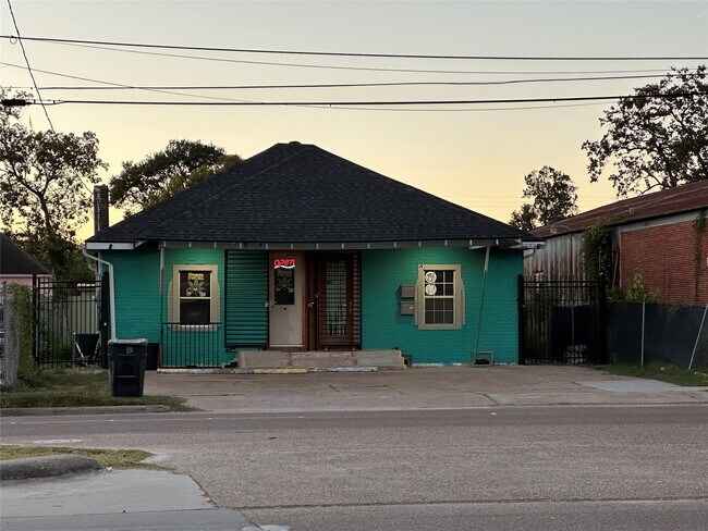 Photo - 304 Lockwood Dr