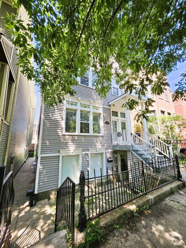 Building Photo - 2436 N Marshfield Ave Unit 1 Rental